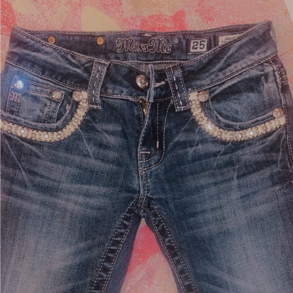 Cute miss me jeans .